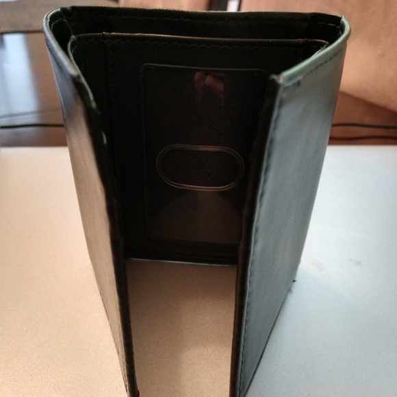 Perry Ellis Wallet - Picture 6 of 7